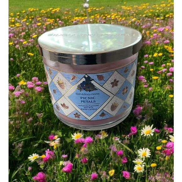 Bath & Body Works Picnic Petals Wick Candle Freesia Raspberry Jasmine 14.5 oz - Picture 1 of 6